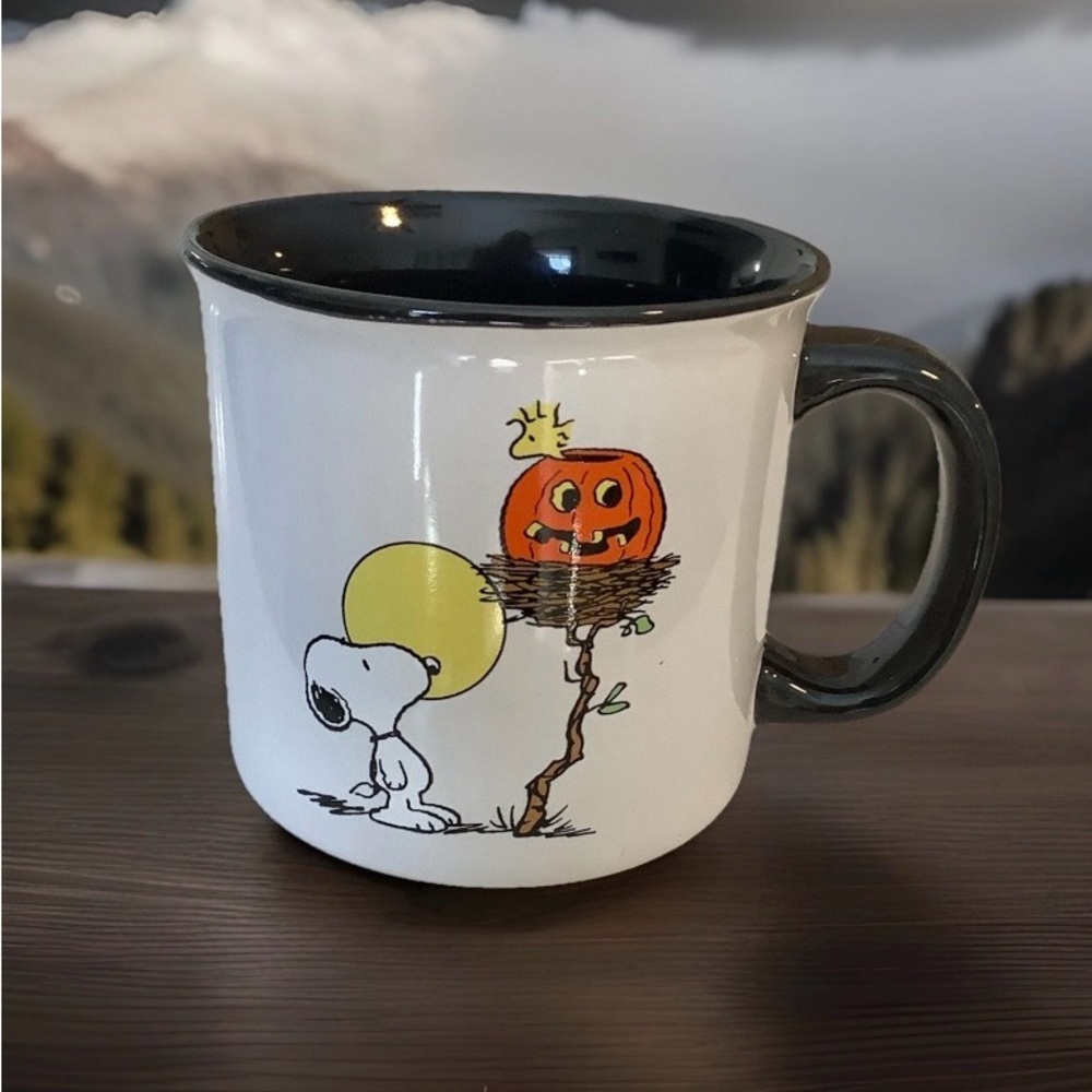 Peanuts White Mug with Black Handle